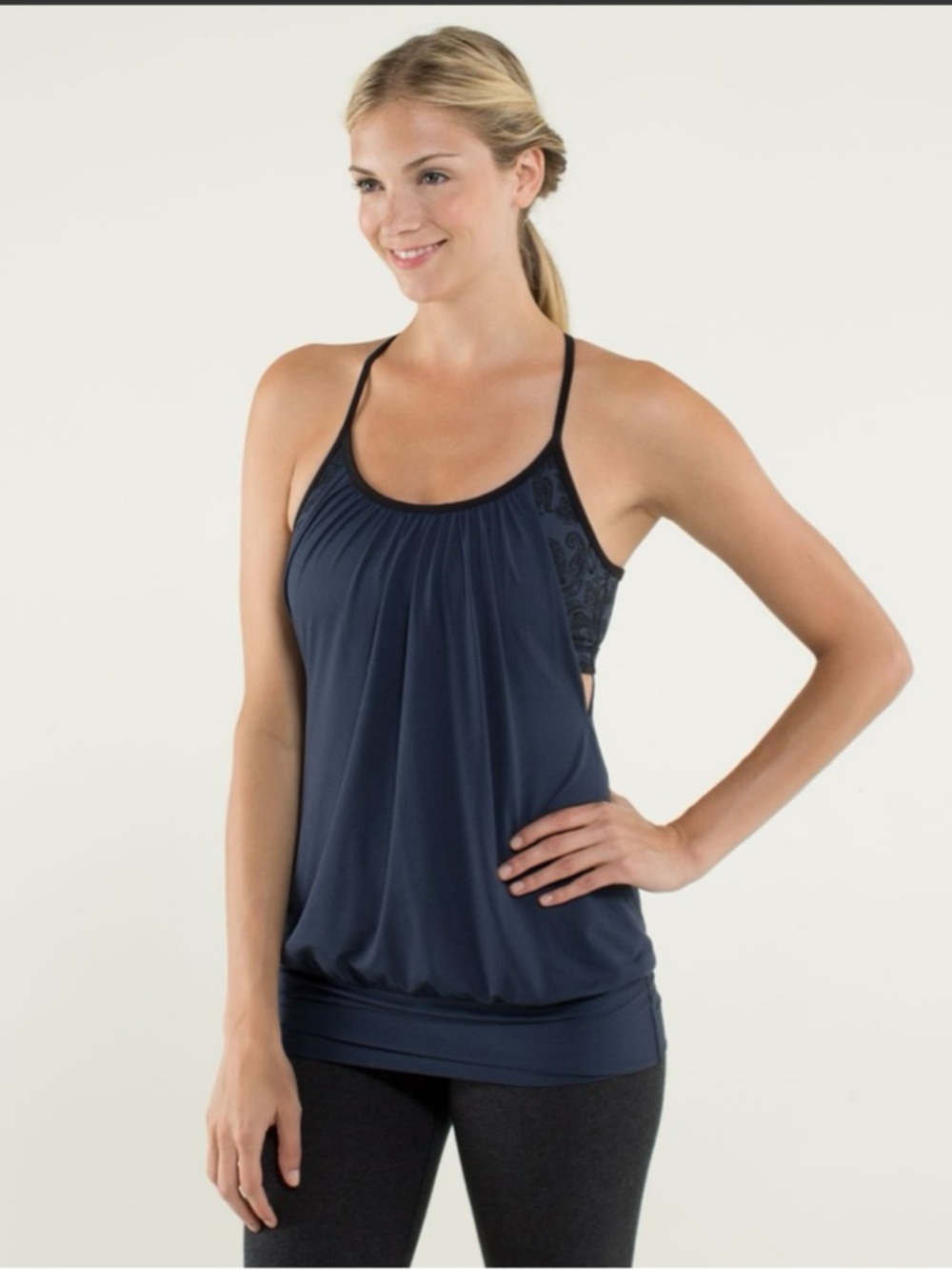 Lululemon No Limits Tank Navy Paisley Built-In Bra Racerback | Size 8